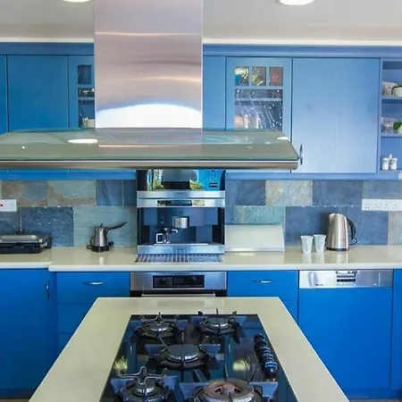Oceanview 203 Pernera